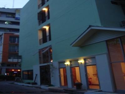 Kaset Guesthouse Bangkok Bagian luar foto